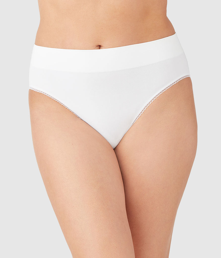 Feeling Flexible Hi-Cut - White | Wacoal Top Pick