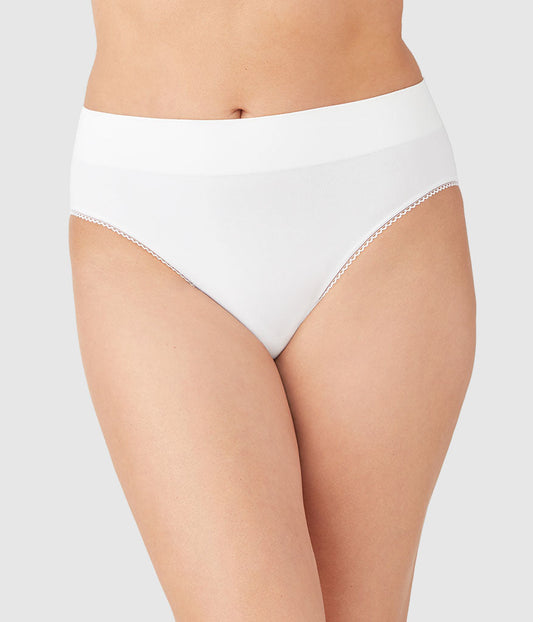Feeling Flexible Hi-Cut - White | Wacoal Top Pick