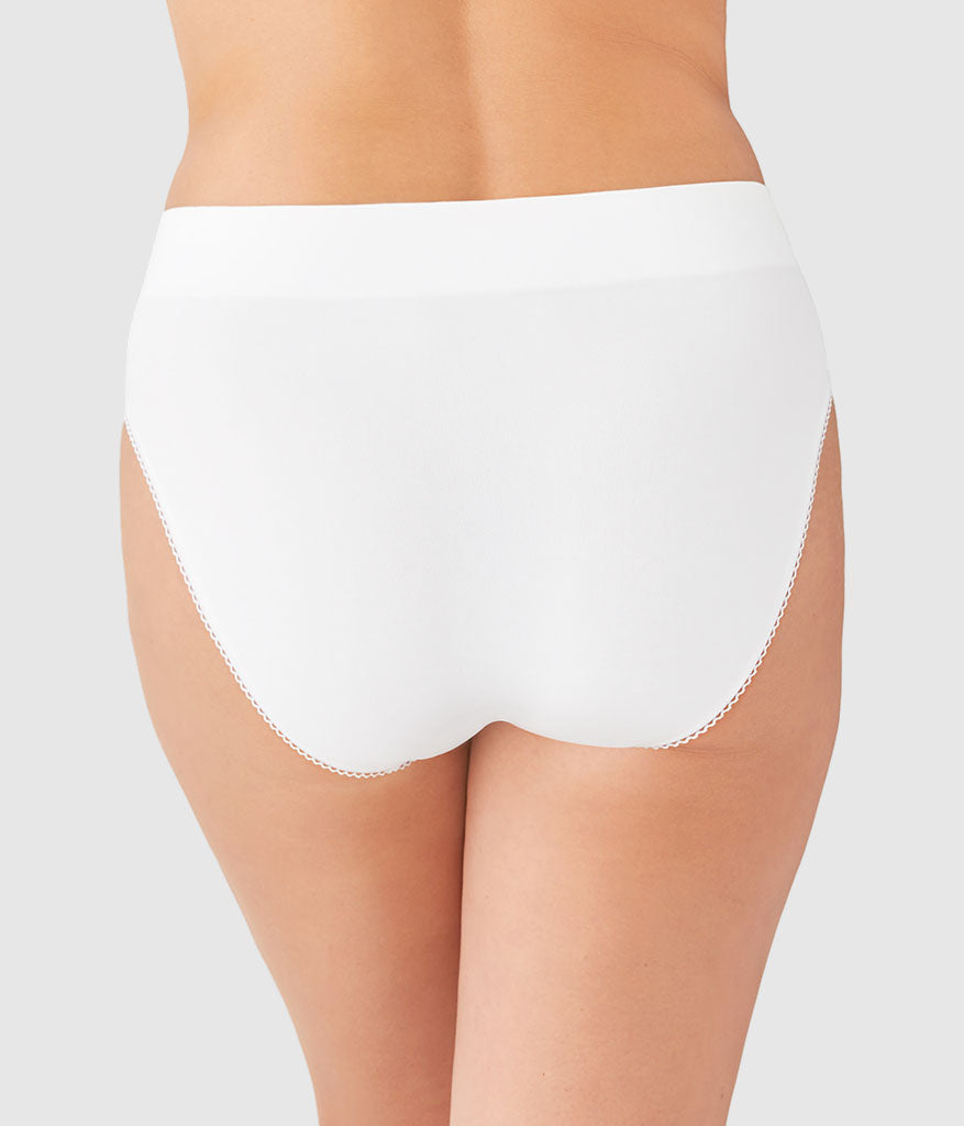Feeling Flexible Hi-Cut - White | Wacoal Top Pick