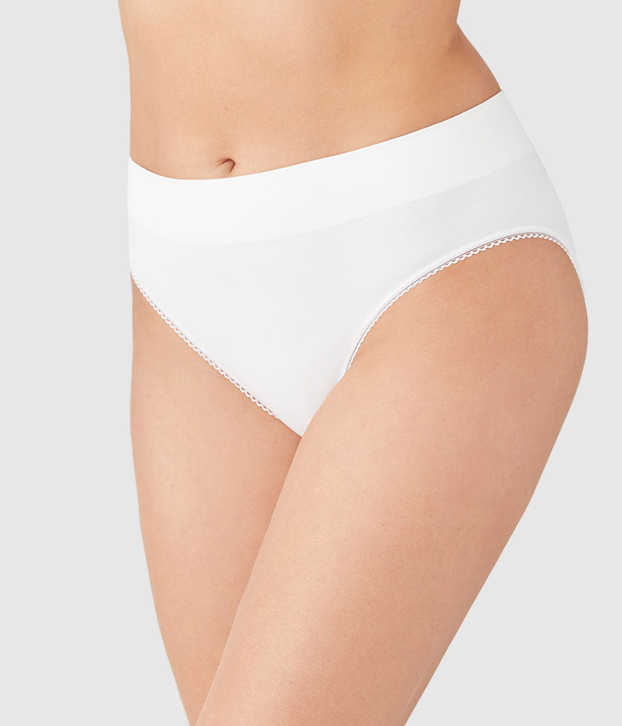 Feeling Flexible Hi-Cut - White | Wacoal Top Pick
