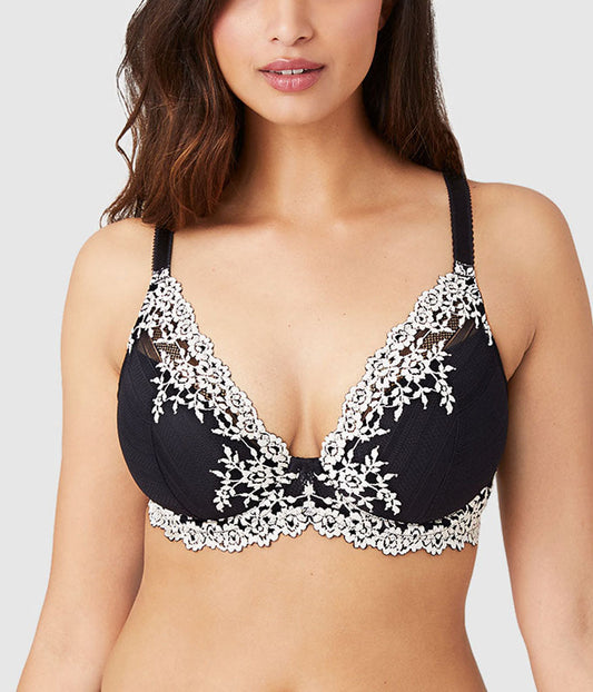 Embrace Lace® Plunge Bra - Black | Wacoal Trusted
