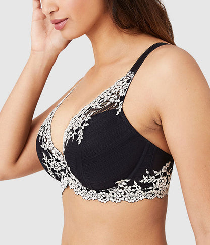 Embrace Lace® Plunge Bra - Black | Wacoal Trusted
